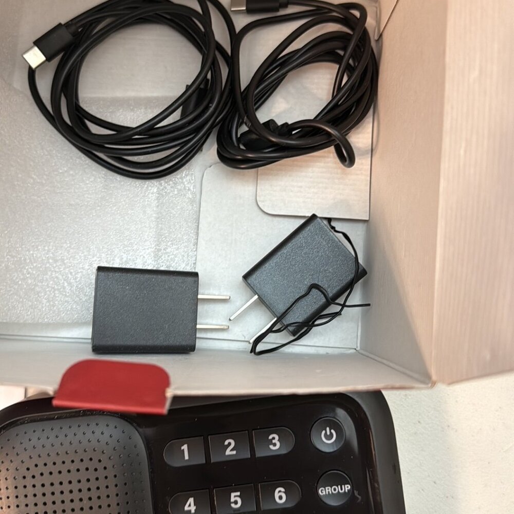 3 INTERCOM WIRELESS OR PLUG IN - Picture 2 of 3